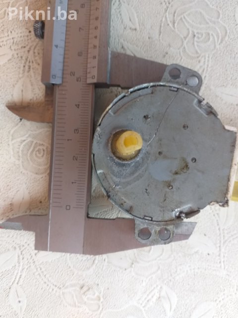 Elektro motor sa reduktorom 220v 4-5 obr 5w elektromotor 1
