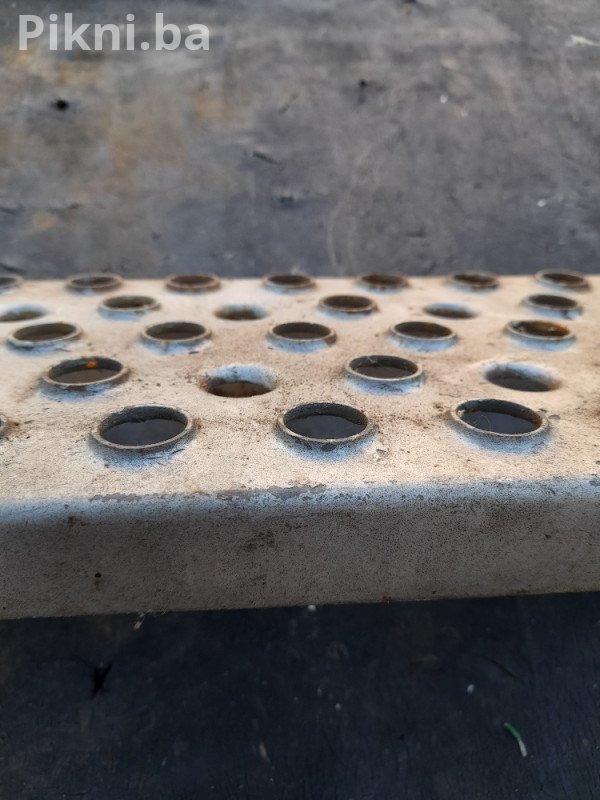 Metalno Gazište / Stepenica za Kamion (Radna Platforma) 45 KM