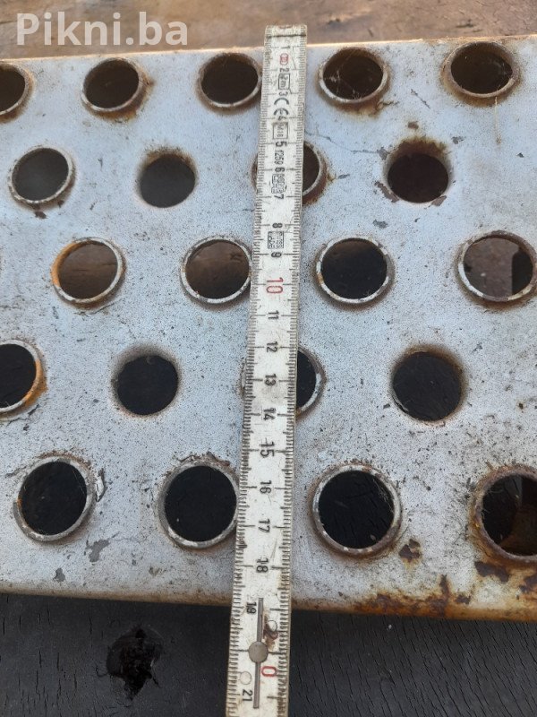 Metalno Gazište / Stepenica za Kamion (Radna Platforma) 45 KM