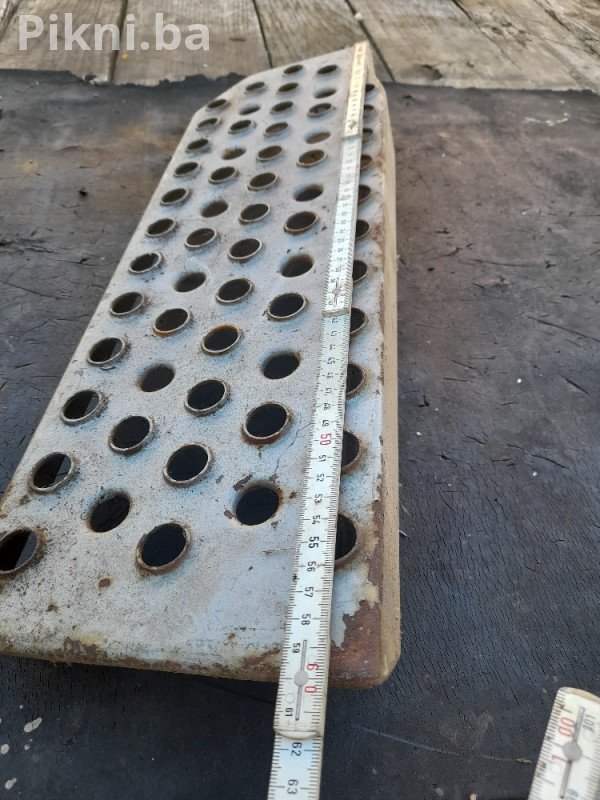 Metalno Gazište / Stepenica za Kamion (Radna Platforma) 45 KM