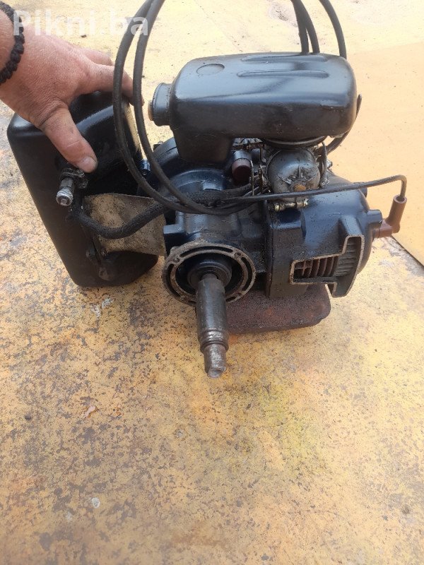 Motor za kosacicu tomos umo6 kosilice kosacice 180 KM