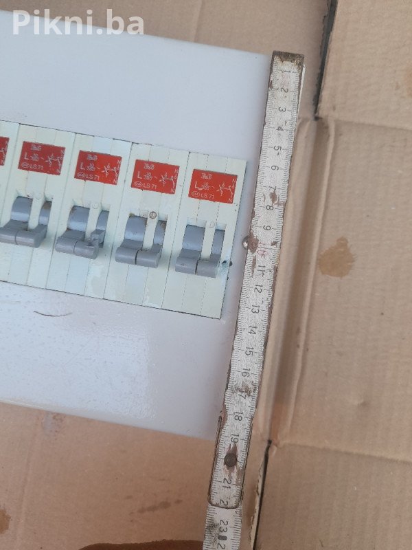 Prodajem: Razvodna ploča (Ormar) sa FID sklopkom i osiguračima 55 KM