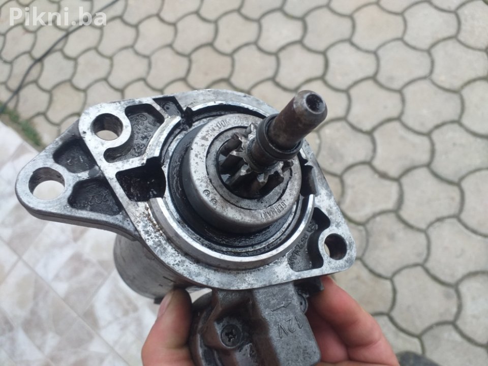 ISPRAVAN BOSCH Anlaser (Starter Motor) 12V - VW / Audi / Škoda (0 100 KM